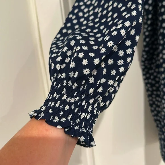 Bloomchic, 28 Plus, Navy Blue w/White small flowers, Long Sleeves/V-neck - Picture 4 of 6